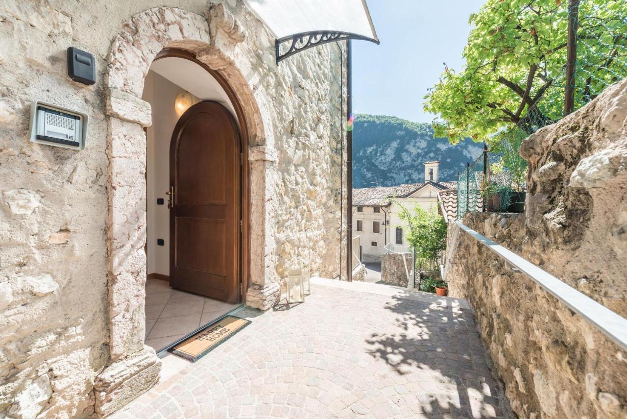 Appartamento Ania Vista Castello Tenno Ngoại thất bức ảnh
