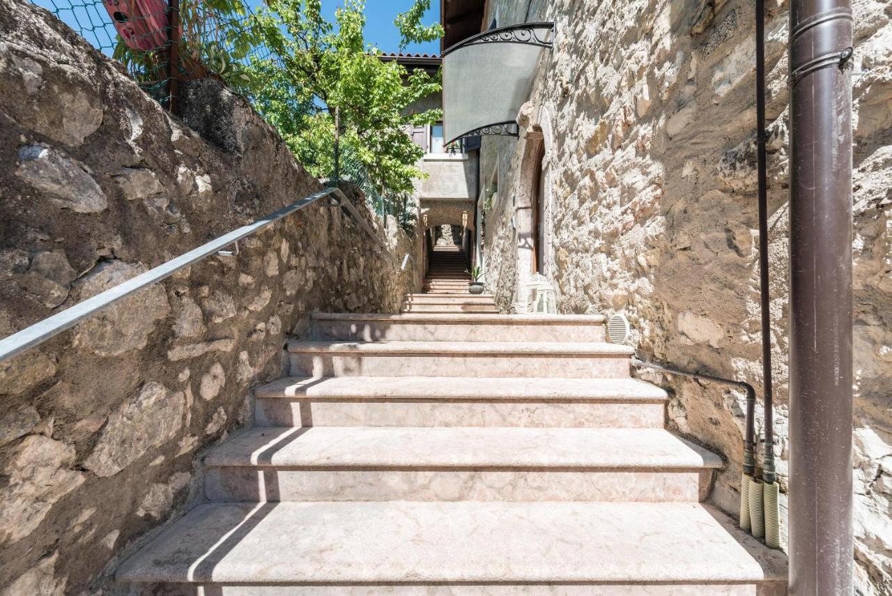 Appartamento Ania Vista Castello Tenno Ngoại thất bức ảnh
