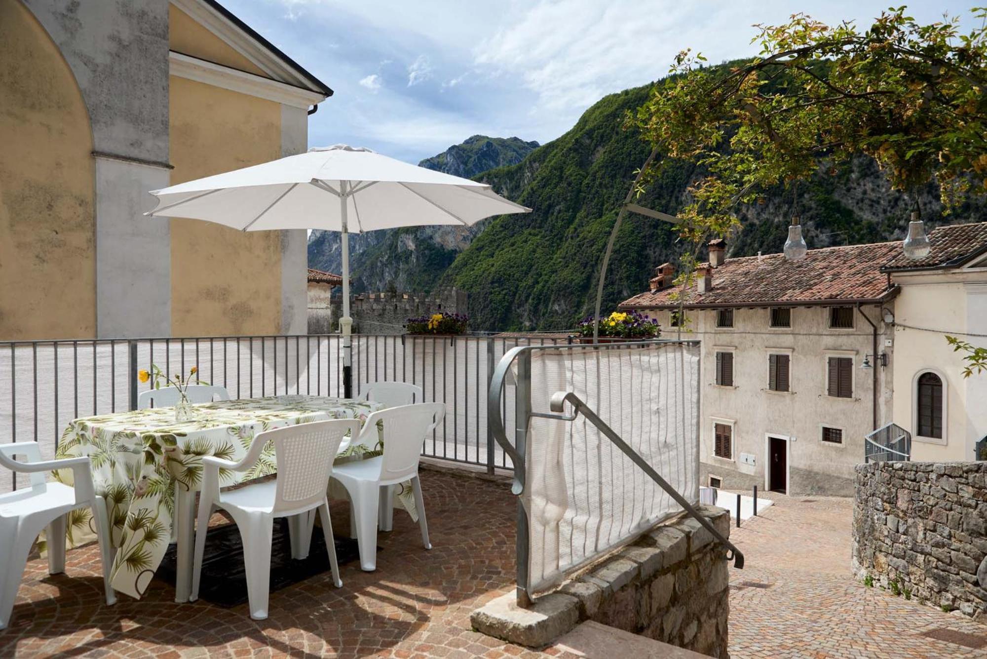 Appartamento Ania Vista Castello Tenno Ngoại thất bức ảnh